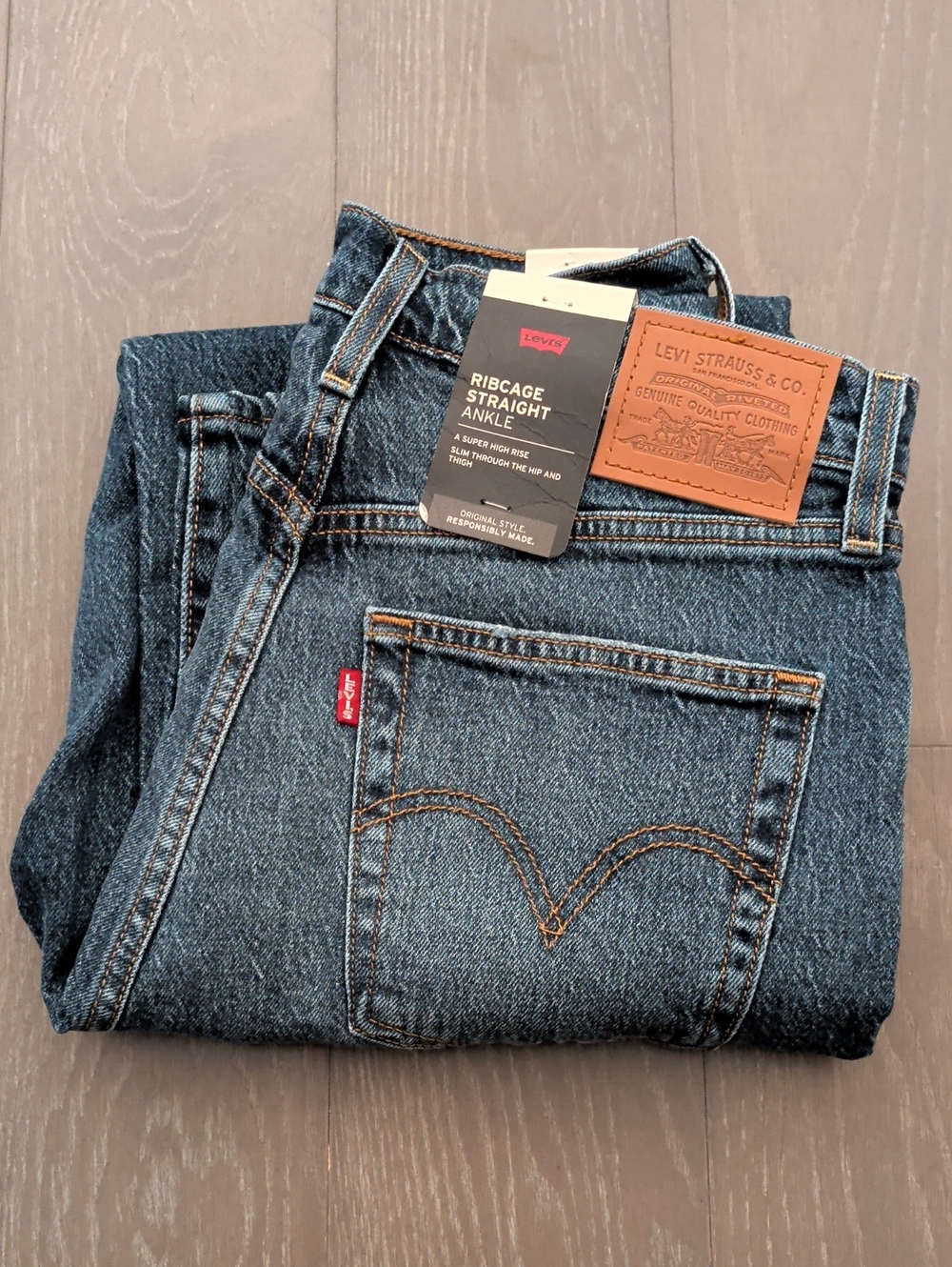 NWT Levi's Ribcage Straight Ankle
